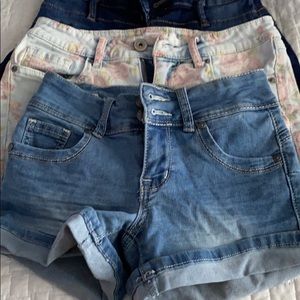 Lots of women’s short shorts